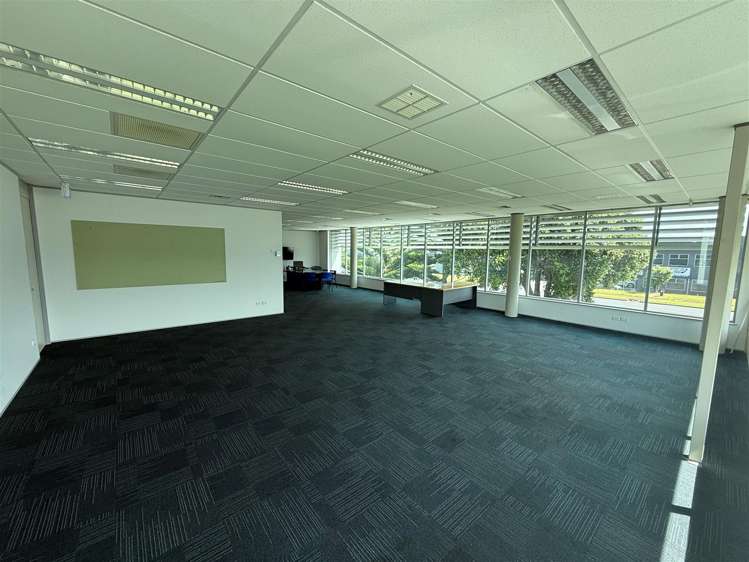 16 Highbrook Drive East Tamaki_5