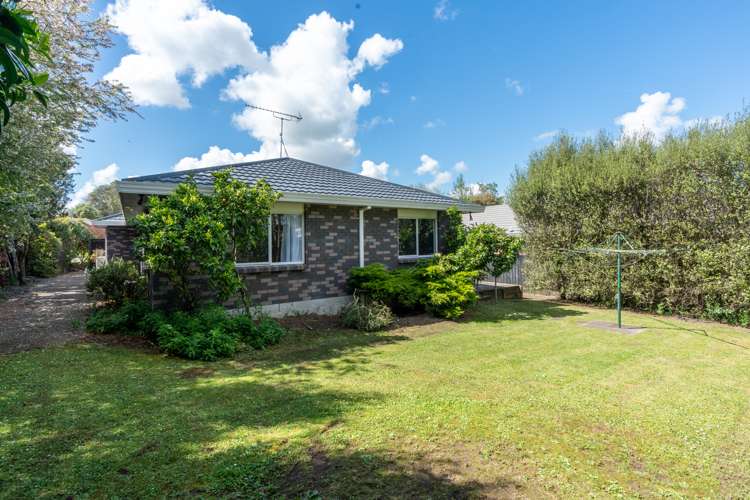 96 Dixon Road Glenview_17