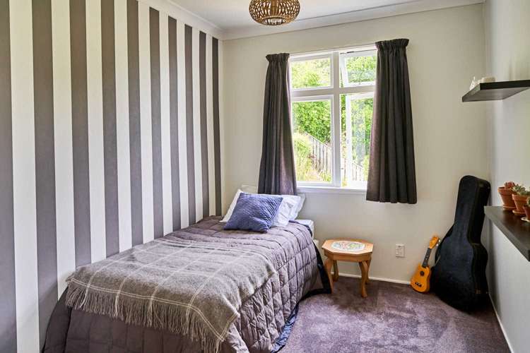 3 Mackenzie Road Eastbourne_17