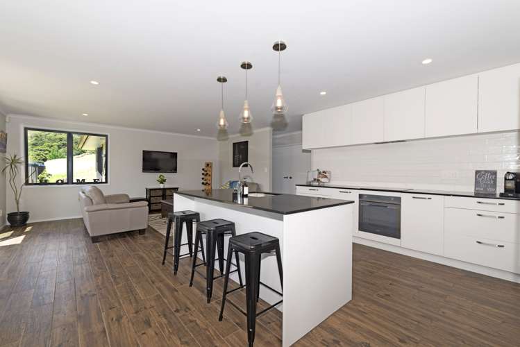 63b Manuka Grove Helensville_4