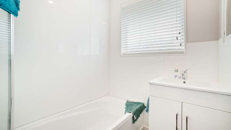 2/148 Beach Road North New Brighton_7