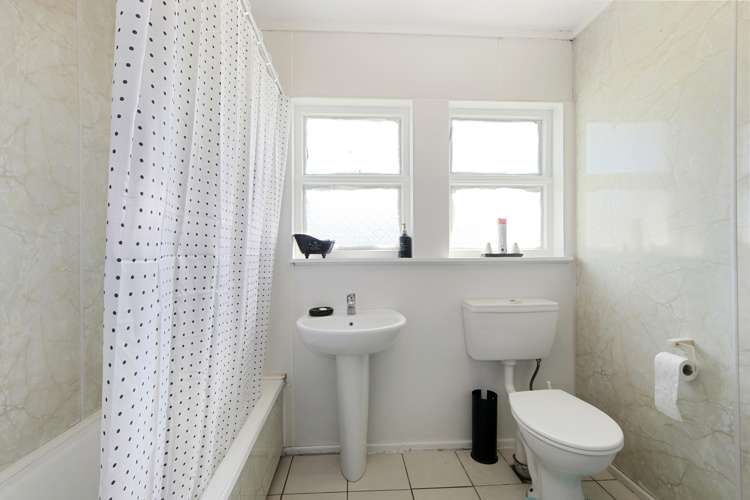 52 Coast Road Wainuiomata_11