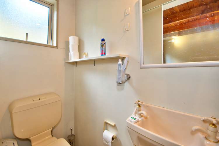 35b Watts Road Fernhill/Sunshine Bay_12