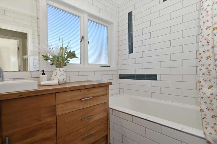 128 Levers Road Matua_13