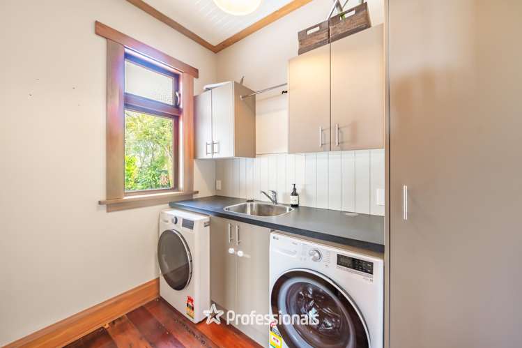 143 Whites Line East Waiwhetu_15