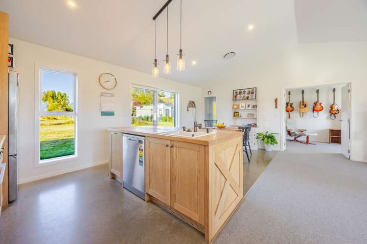 742b River Road Otane_17