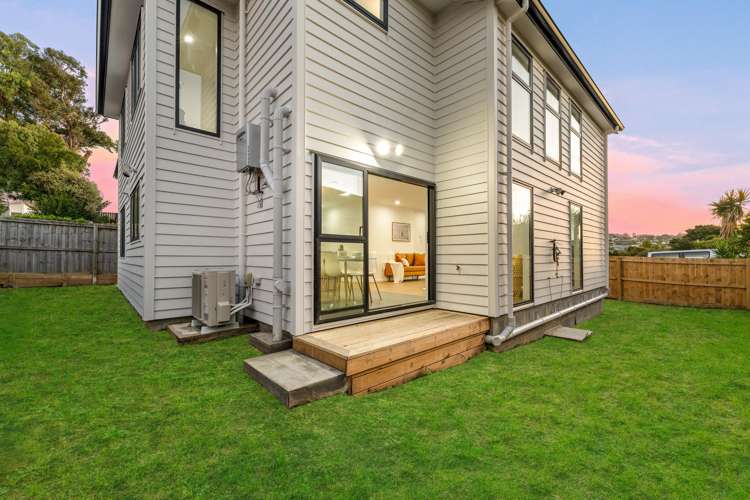 2B Palmgreen Court Stanmore Bay_22