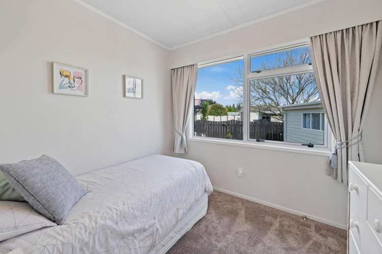 19 Alison Street Mangakakahi_13