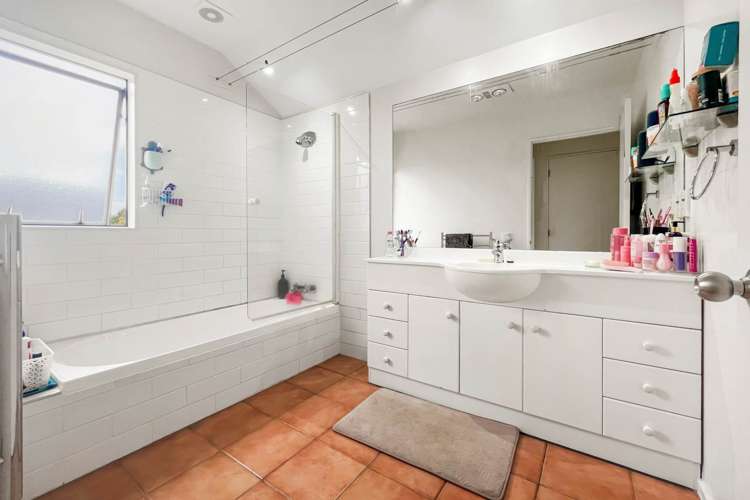 9 Loughanure Place Massey_13