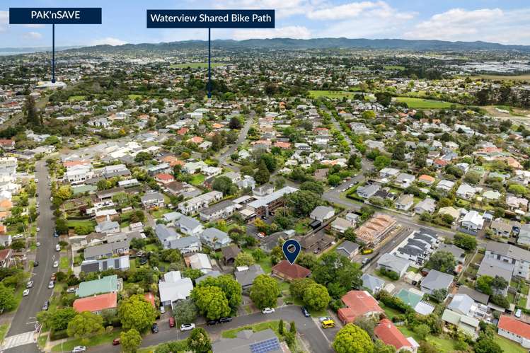 23 and/or 23A Benfield Avenue Mt Albert_14