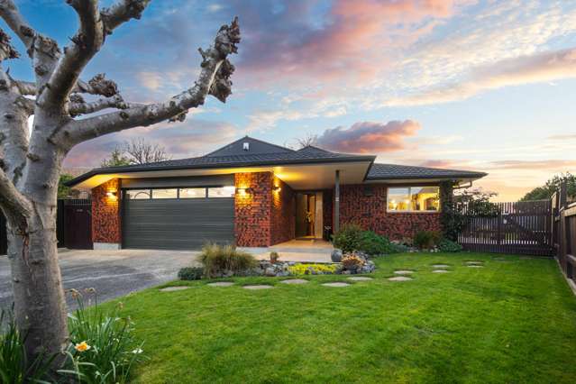 Double Glazed Brick Cul-de-Sac Home on the Reserve