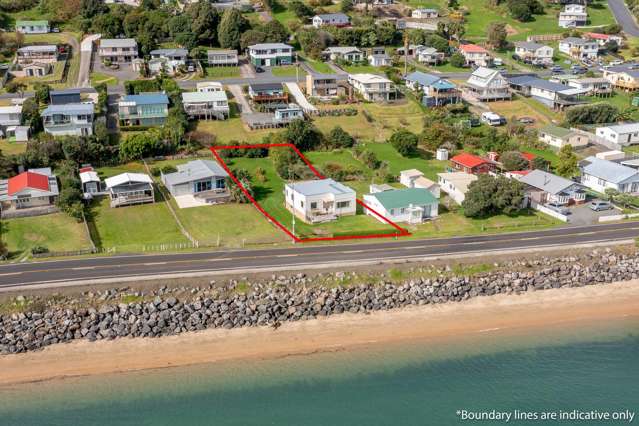 QUINTESSENTIAL KIWI BACH WITH WATERFRONT CHARM
