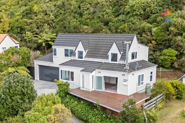 GENEROUS VERSATILE FAMILY HOME - WITH VIEWS!