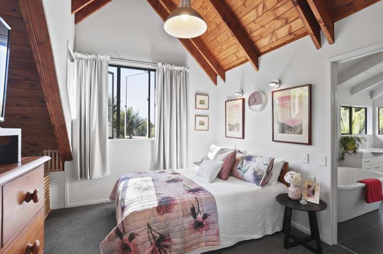 246 Scenic Drive Titirangi_7