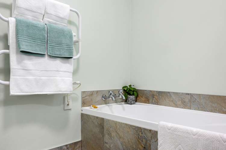 6 Nyoli Street Northcote_19