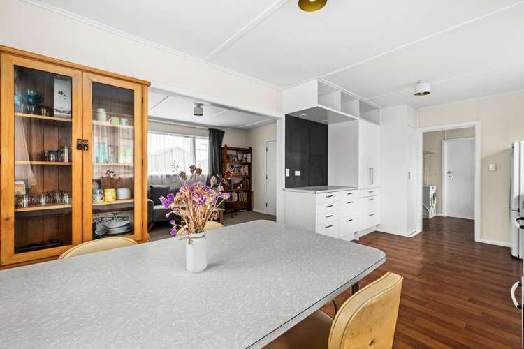 1215 Norfolk Crescent Mayfair_4