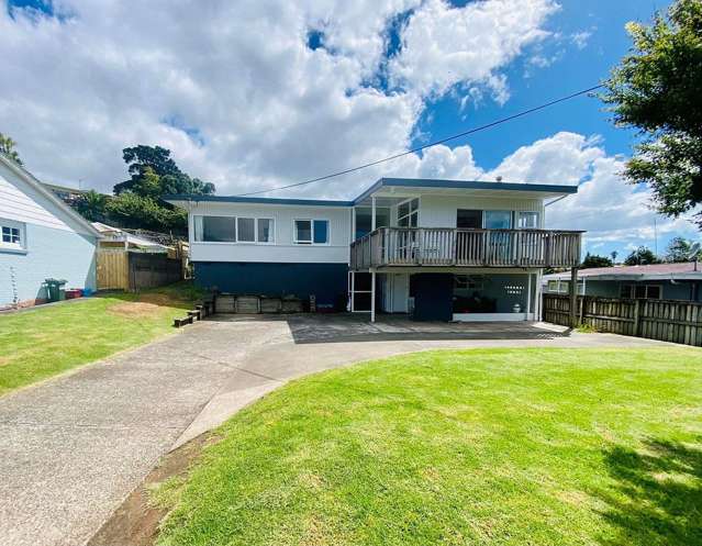 Spacious Sun-Filled Family Home in heart of Kamo