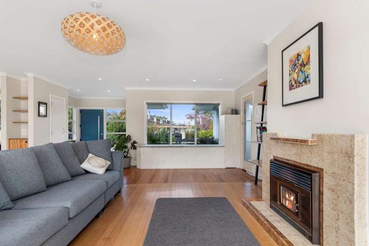 15 Stirling Grove Greerton_11