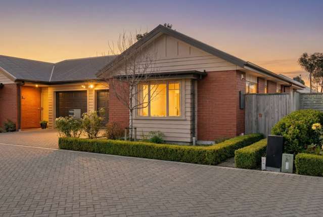 A Sunny Sanctuary - Over 60's Living