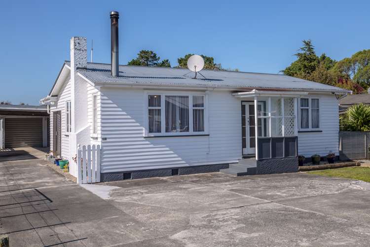 381 High Street South Carterton_1