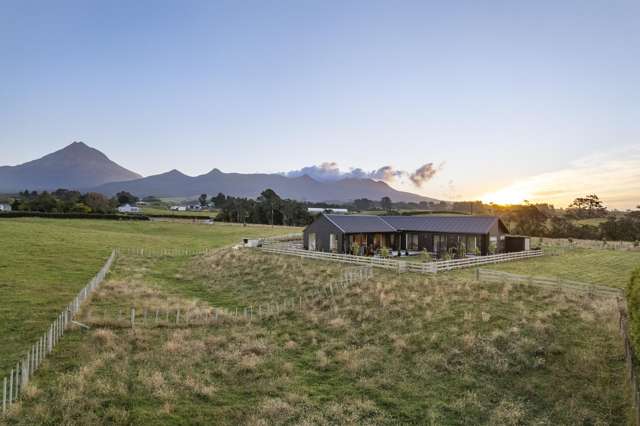 MODERN TARANAKI LIVING