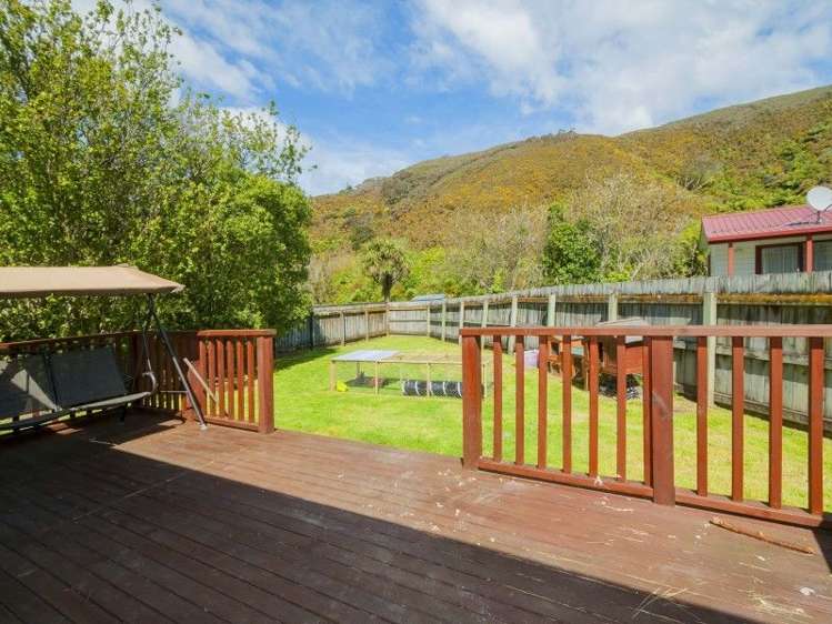 54 Waddington Drive Naenae_12