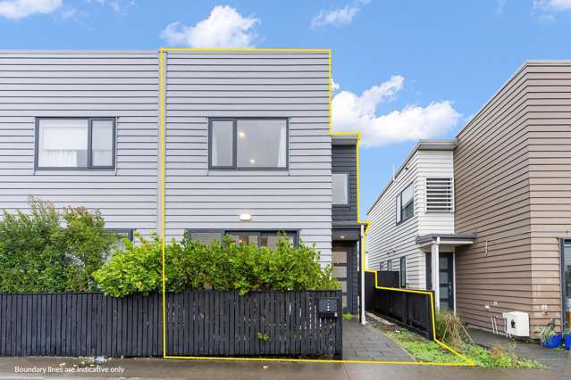 Charming Low Maintenance 2-Bedroom + Study