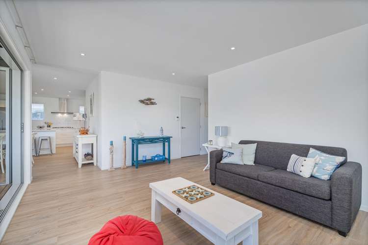 44 Longreach Drive Cooks Beach_3