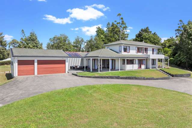 Spacious Home, Grazing, Bush AND Views!