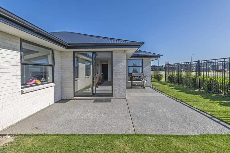 197 Faringdon Boulevard Rolleston_23