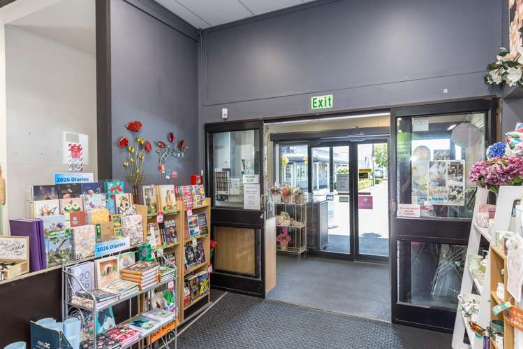 66-80 High Street North Carterton_5