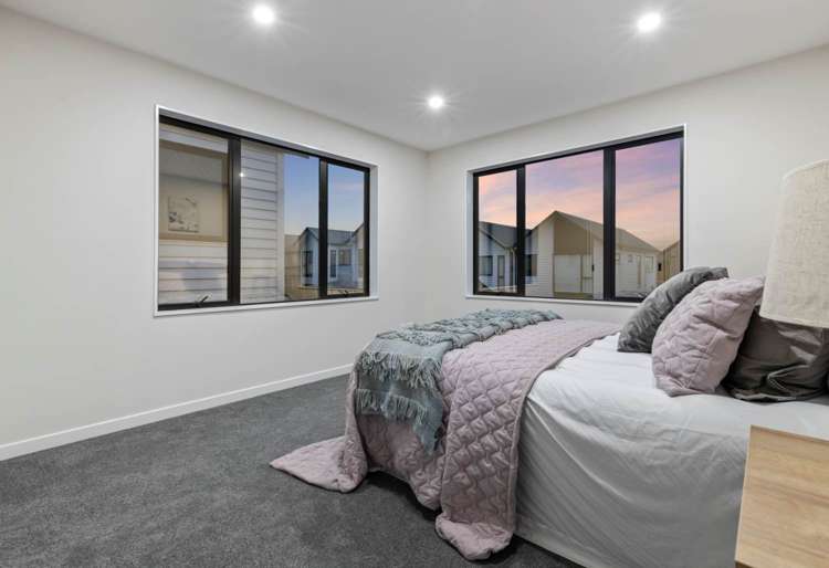 12 Woodacre Street Flat Bush_14