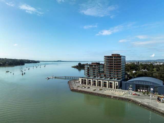 Willis Bond: Wharf Terrace on The Water