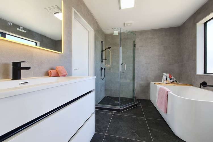 4 Frontier Lane Flat Bush_11