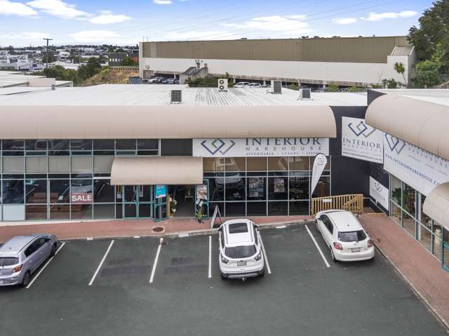 Prime 668sqm bulk retail unit in Link Drive