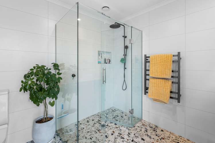 32 OMAHURU ROAD  "Kahawai Point" Glenbrook_30