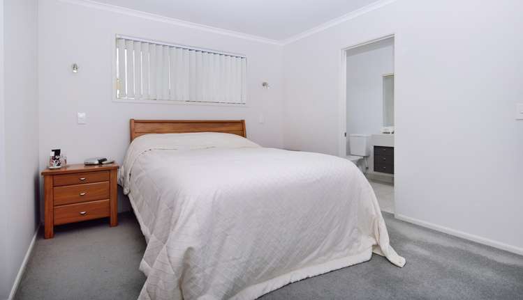 99 Alec Craig Way Gulf Harbour_11