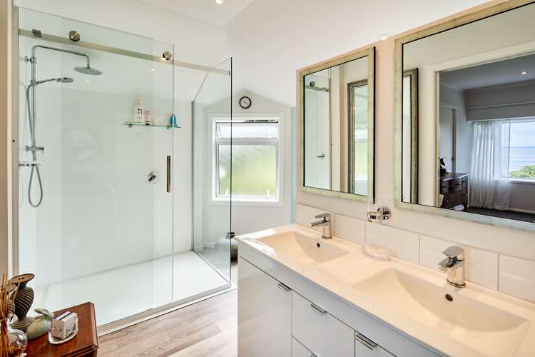 18 Te Pari Pari Road Pukerua Bay_11