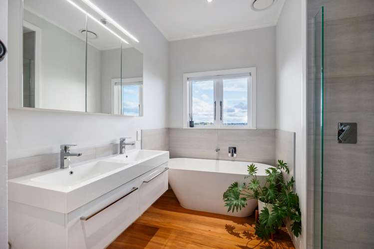 15 Ruarangi Road Mount Albert_24