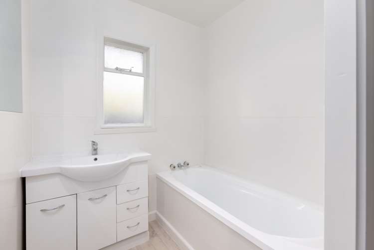 75 Cuffs Road Wainoni_11