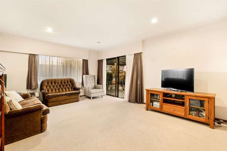 1/71 Royal View Road Te Atatu South_1