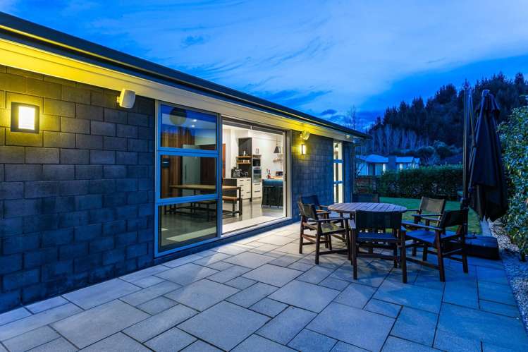 261 Lakes Boulevard Pyes Pa_14