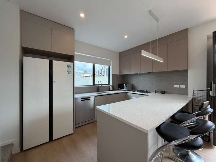 1/145 Tirimoana Road Te Atatu South_4