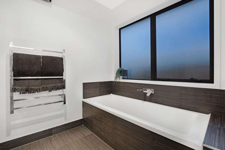 9 Grove Way Riverhead_15