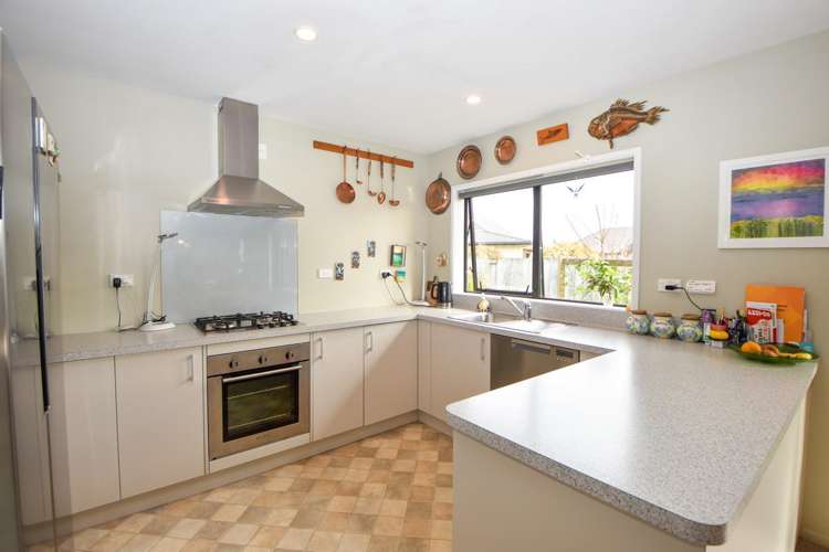 8 Ashmore Park Road Carterton_1