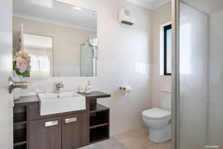 5 Terrasini Drive Flat Bush_12