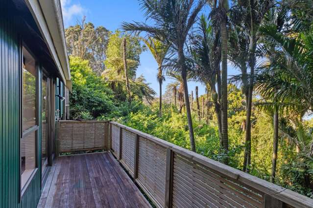 Private Native Bush Retreat with Harbour Views