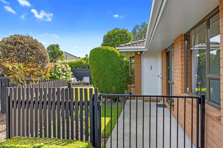 2/58 Ambleside Drive Burnside_14