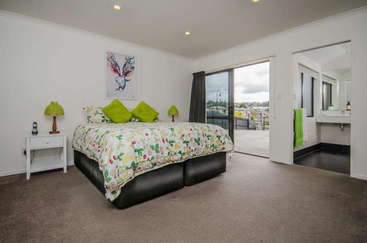 4 Caffreys Avenue Massey_13