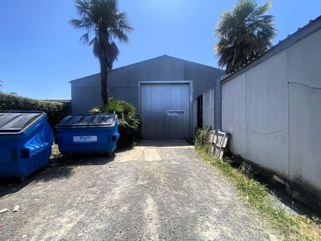 200sqm Ahuriri high-stud warehouse for lease
